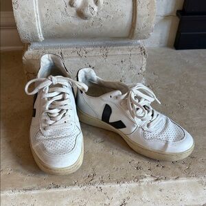 Veja V10 Sneakers